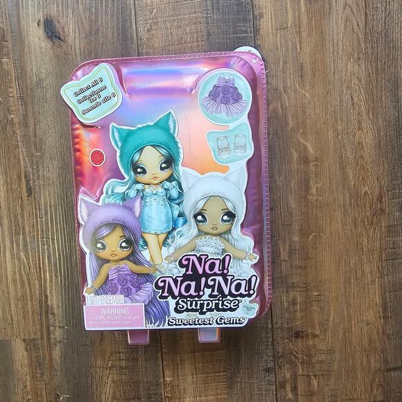 NA! NA! NA! Surprise Sweetest Gem Garnet Gem Ruby Frost Red NWT - Picture 1 of 5